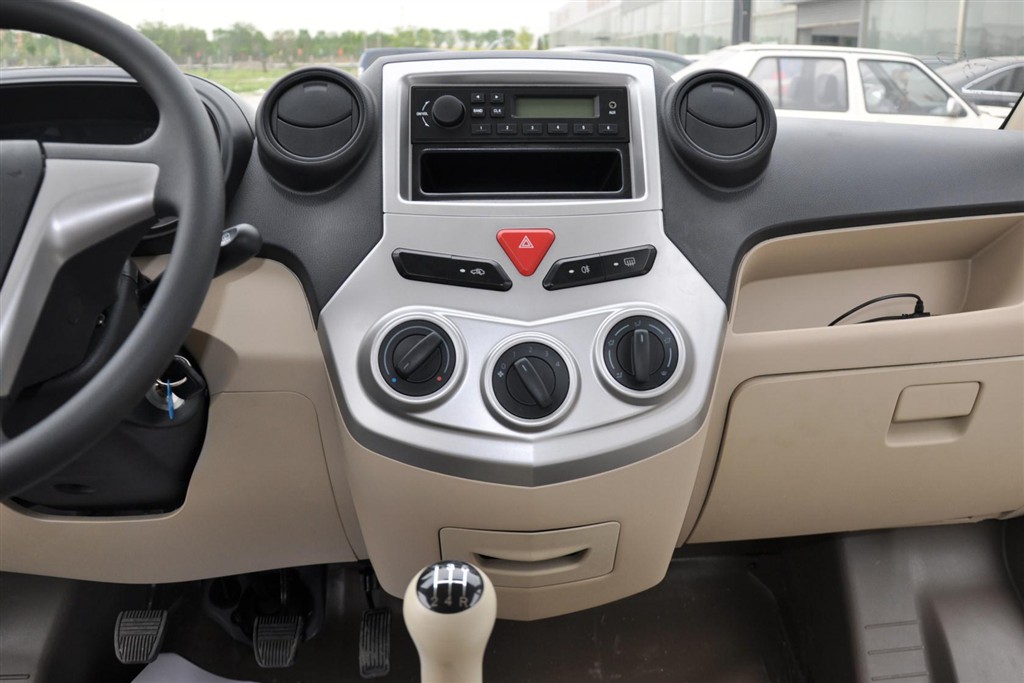 佳宝v80中控台正面