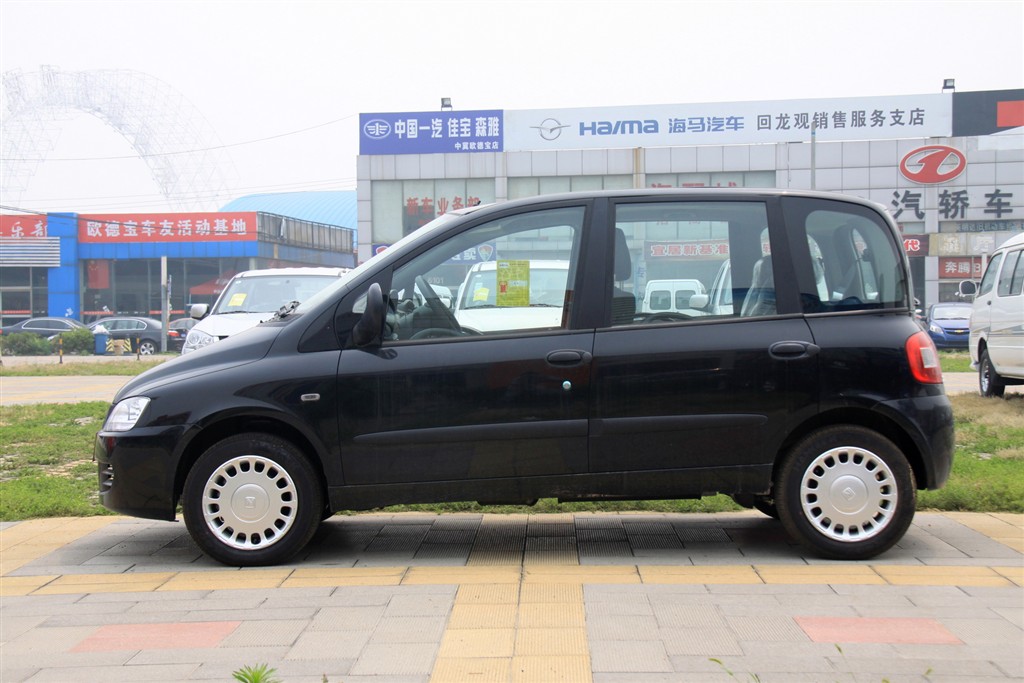众泰m300正侧(车头向左)