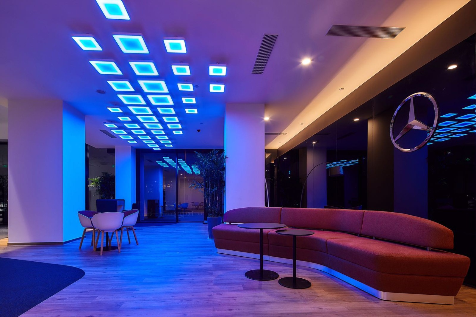 郑州中星奔驰4S店