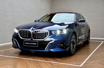 这就是5丨全新BMW 5系亮相郑州郑德宝