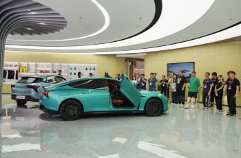 哪吒汽车携手亚马逊云科技共赴出海新征程