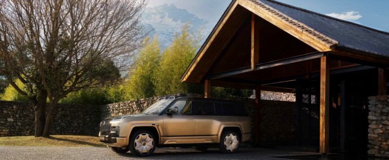 仰望上海车展发布新车U8L  定位全尺寸行政豪华SUV“又大又豪”