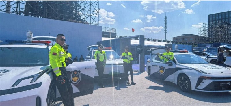 科技赋能警务 安全护航未来——吉利汽车携警用装备明星车型亮相第十二届警博会