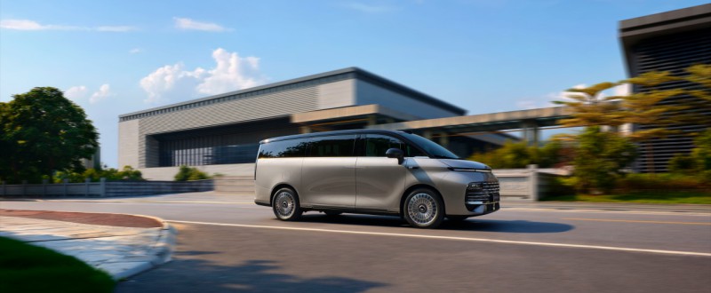 大家庭出行最佳之选！“AI全场景家庭旗舰MPV”吉利银河V900 正式上市